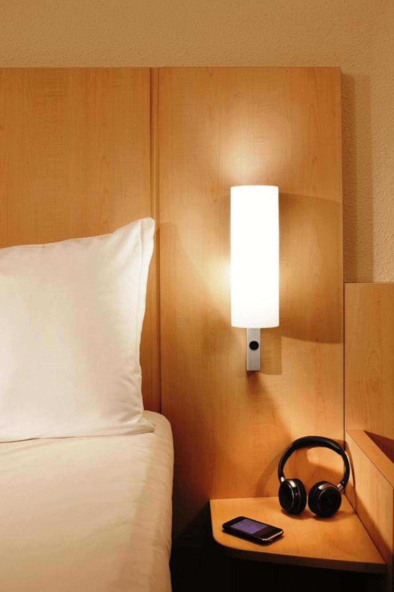 Hotel Ibis Milano Ca' Granda Habitación foto